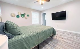 Beautiful Cozy New Build Home - Pet Friendly