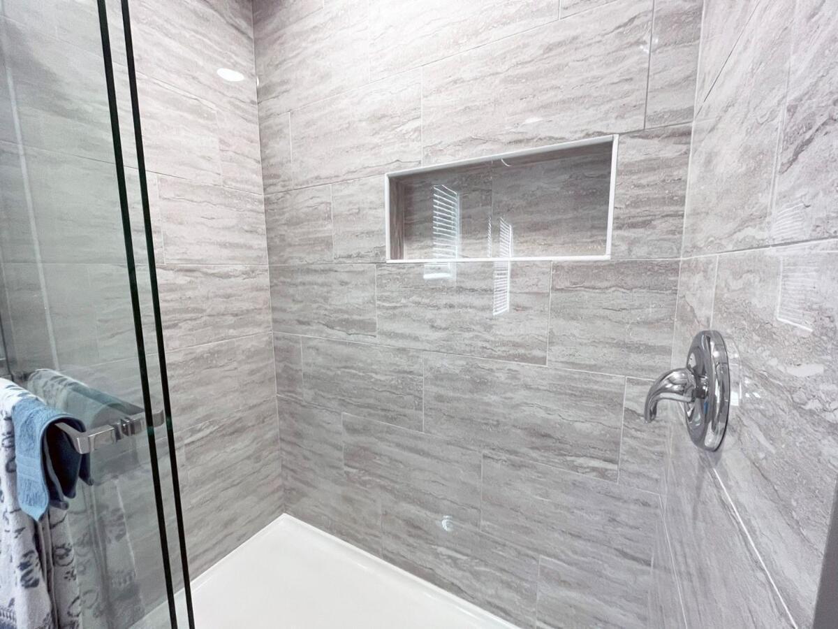 Beautiful Cozy New Build Home - Pet Friendly South Euclid Exterior photo