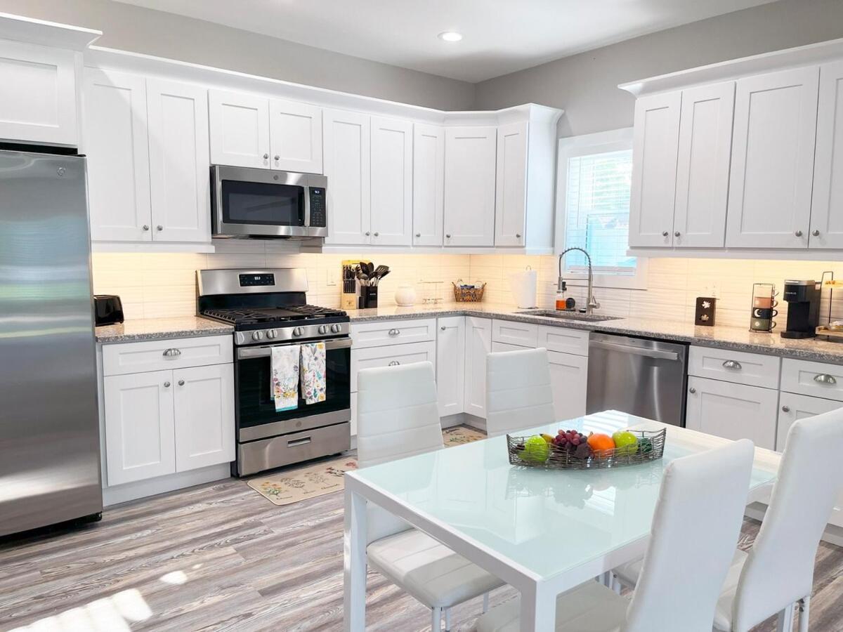 Beautiful Cozy New Build Home - Pet Friendly South Euclid Exterior photo